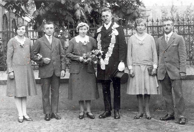 1931_Berning.jpg - Schützenfest 1931. Königspaar Hermann Berning und Bernhardine Schulze Efting; Gefolge v.l. Toni Wensing u. Heinrich Schulze Efting; Agnes Schulze Efting u. August Wensing.