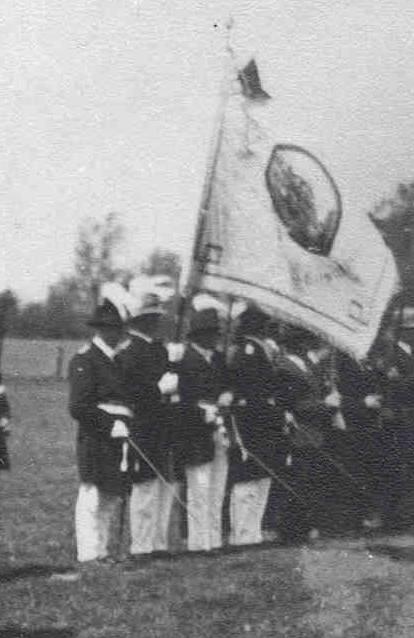 1935_Fahnenoff.jpg - 1935: Parade an der Vogelstange.