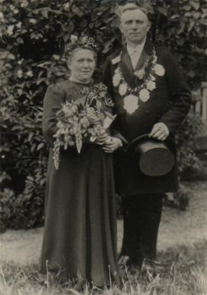 1950_Finnah.jpg - Königspaar 1950: Paul Finnah und Sophia Rexing