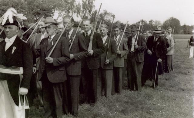 1953_Kompanie.jpg - Aufstellung zur Parade an der Vogelstange.