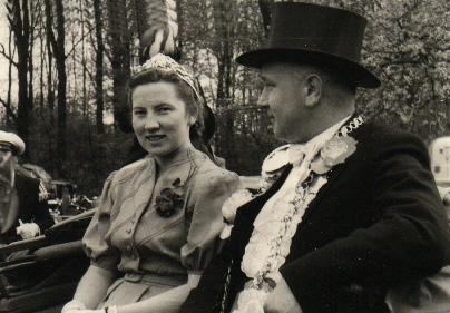 1956_Beeke.jpg - Königspaar 1956: Hubert Beeke und Aloysia Wissing.