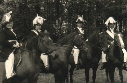 1962_Offiziere.jpg - Hoch zu Ross!