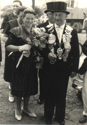 1963_Wessendorf.jpg - Königspaar 1963: 1. Vorsitzender Theo Wessendorf und Hedwig Schulze Alfert.