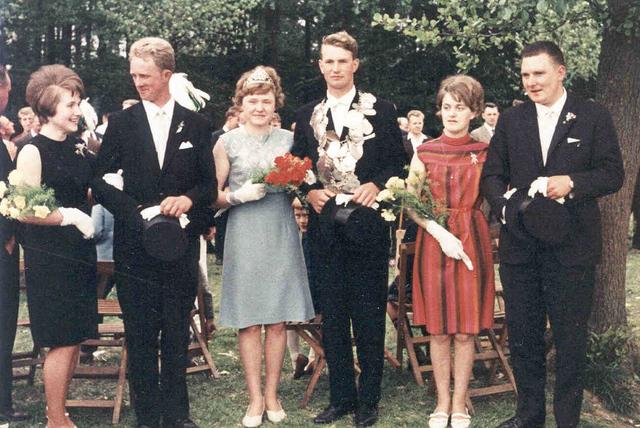 1967_BHS436B1.jpg - Das Königspaar mit Gefolge v.l.: Paula Engbers, Hubert Schenk, Maria Schüring, Rudi Bönning-Busjan