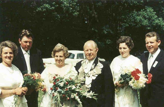 1971_BHS440B1.jpg - Königspaar 1971: Bernhard Lucahsen und Gertrud Eskes.