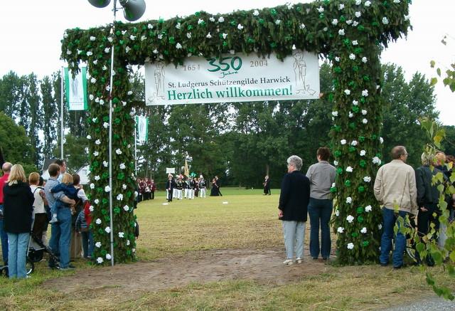 01_HPIM0534.JPG - Sternmarsch zum Festplatz an der Badeanstalt.