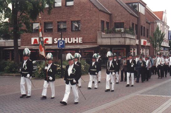 2001_SchUmzFahne.jpg